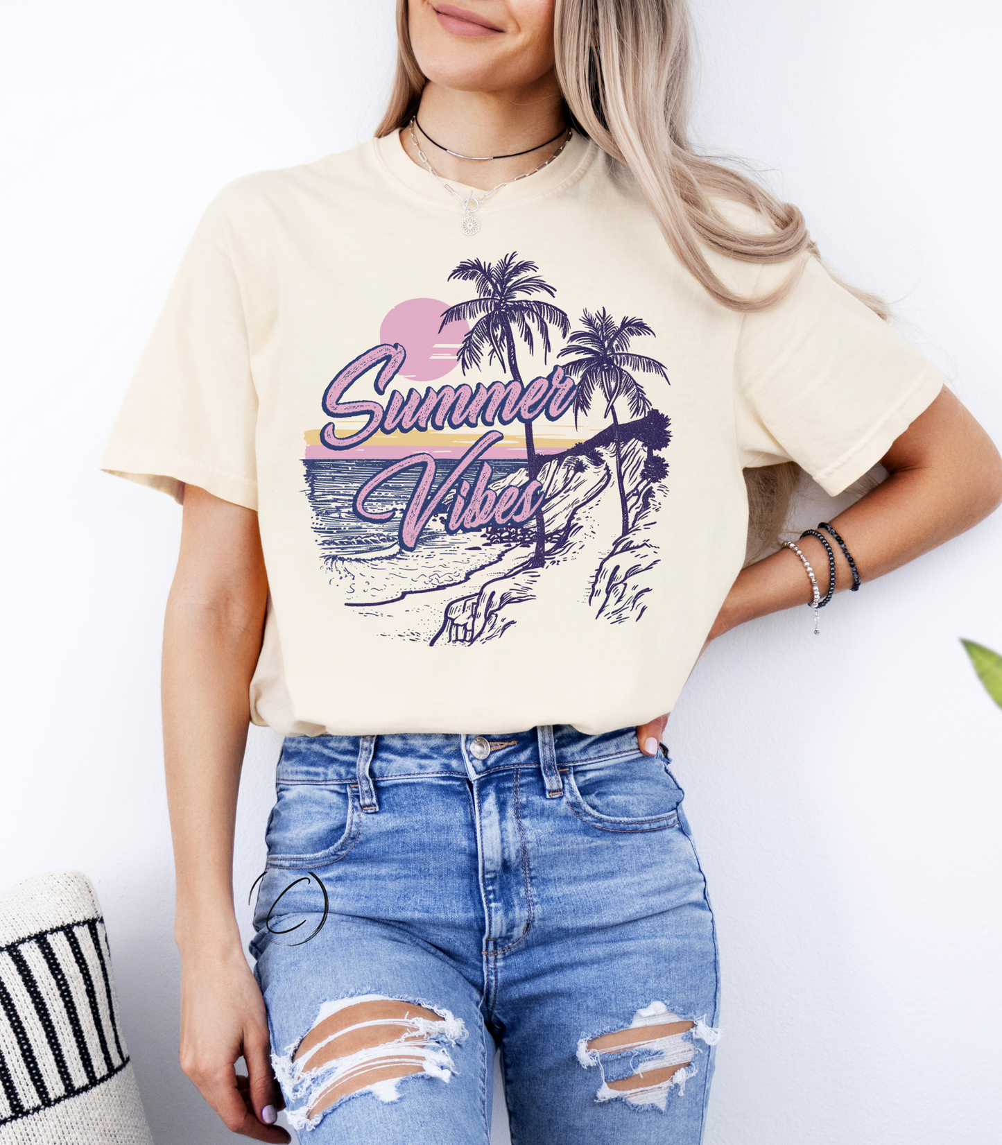 Retro Summer Vibes Graphic Tee