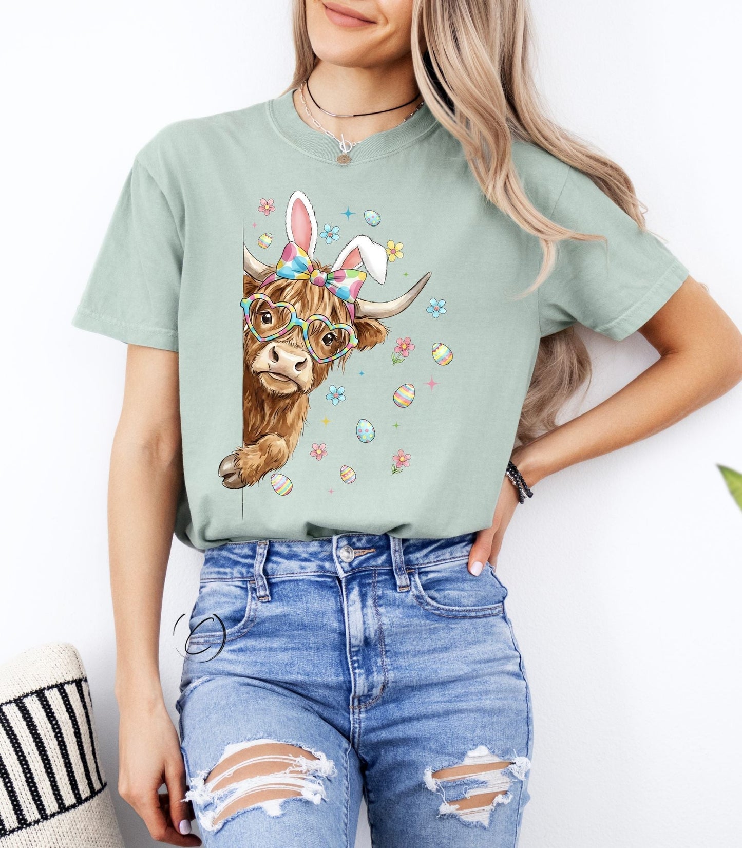 Hoppy Easter Highland Cow Graphic Tee